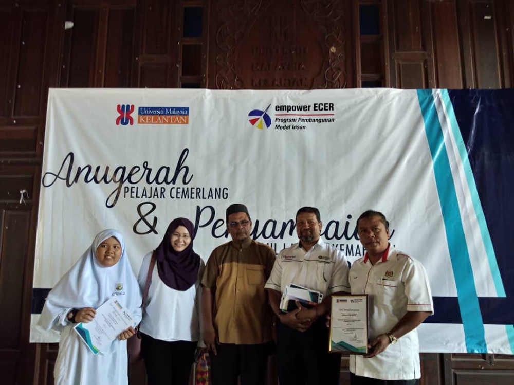 sijil anugerah pelajar cemerlang